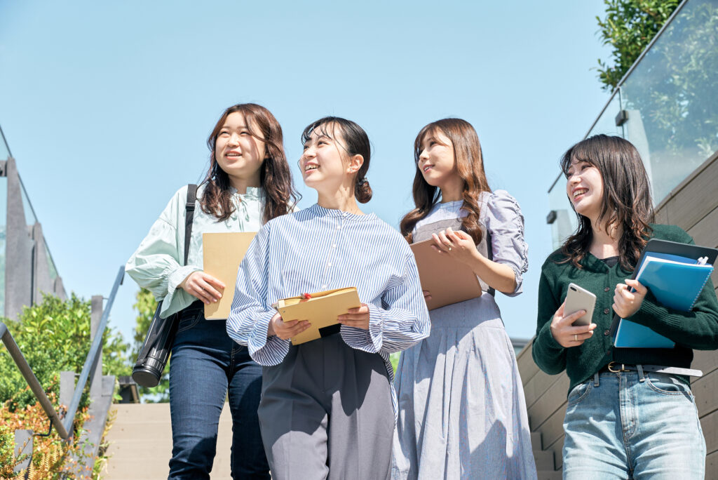 女子が多いのは早慶のどっち？