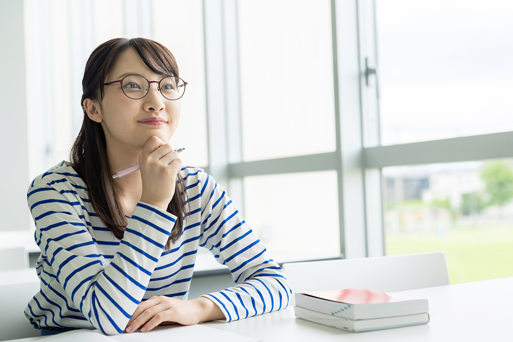 授業を受けている